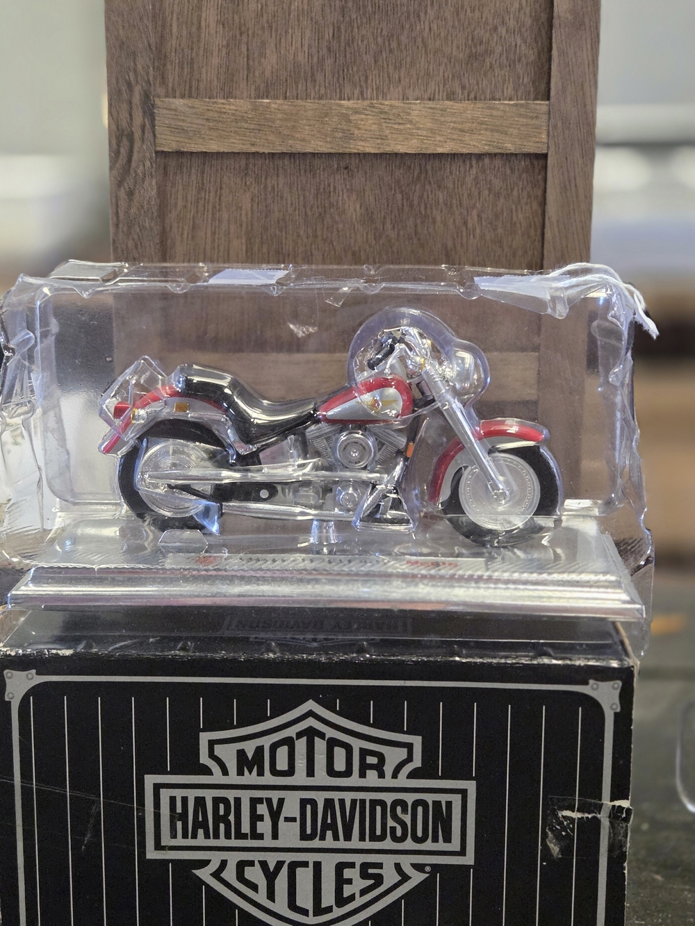 Harley-Davidson Black & Red Die-Cast Mini Collectibe Motorcycle1:18